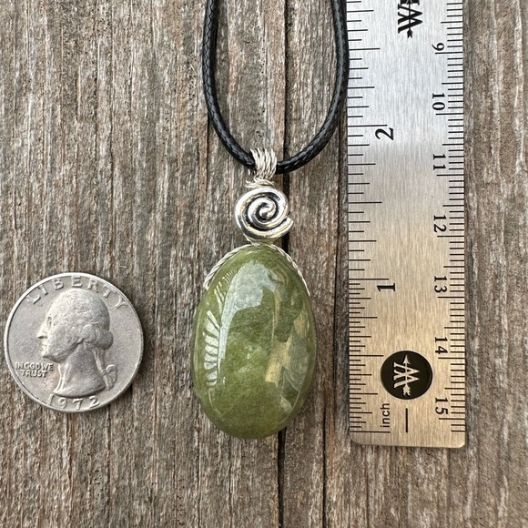 Vesuvianite Necklace for Creativity, Exploring and Manifesting. - Picture 4 of 6